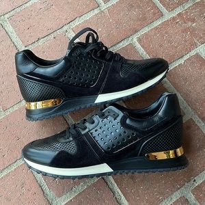 LOUIS VUITTON Nubuck Calfskin Run Away sneaker